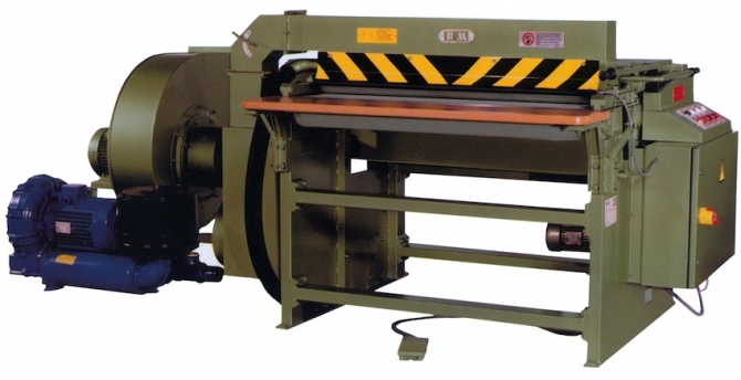 DURCHLAUF BLASLUFT-ENTSTAUBUNGSMASCHINE MOD.DE123 OF 1200 MM