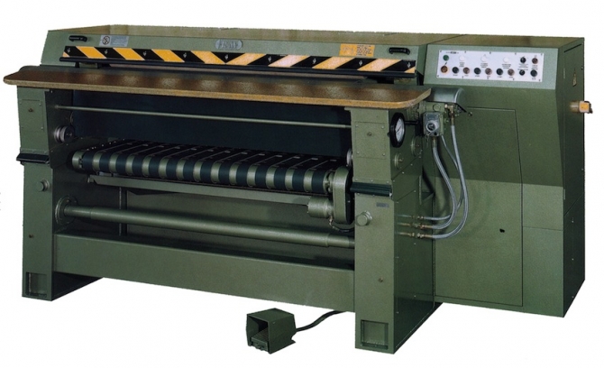 MACCHINA CONTINUA A LUCIDARE IDRAULICA A RULLO D&#039;AMBRA MOD.L.1200 L.1500 L.1800